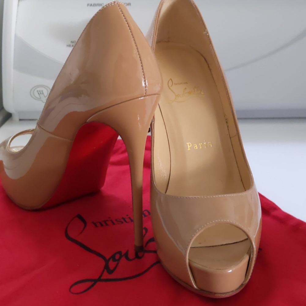 Christian Louboutin New Very Prive Nude 37.5